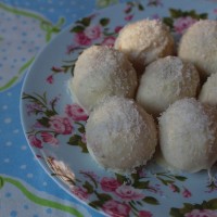 Christmas baking + making : coconut snowballs