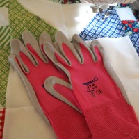 don’t buy pink quilting gloves